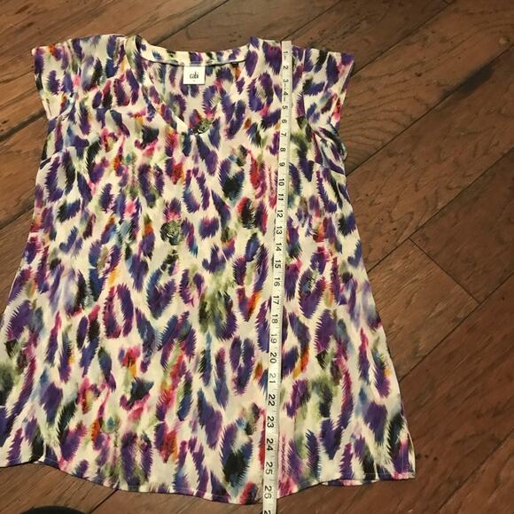 Cabi v neck cap sleeve multi color feather print size XS - Picture 3 of 6